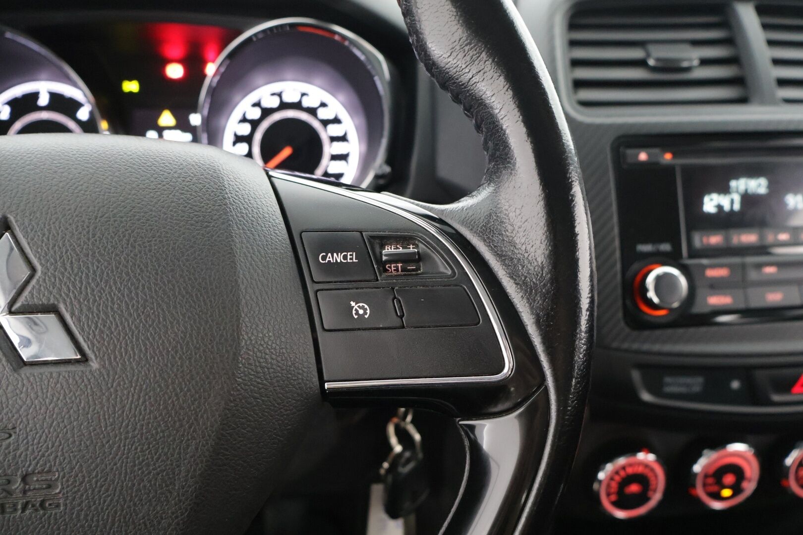 Mitsubishi ASX 2016 1,6 Di-D AS&G Invite 4WD 6MT *Suomi-auto / Tutkat takana / Vetokoukku / Webasto kellolla* - *Kattavasti huollettu / Siisti kuntoinen / 2x renkaat alumiinivantein*