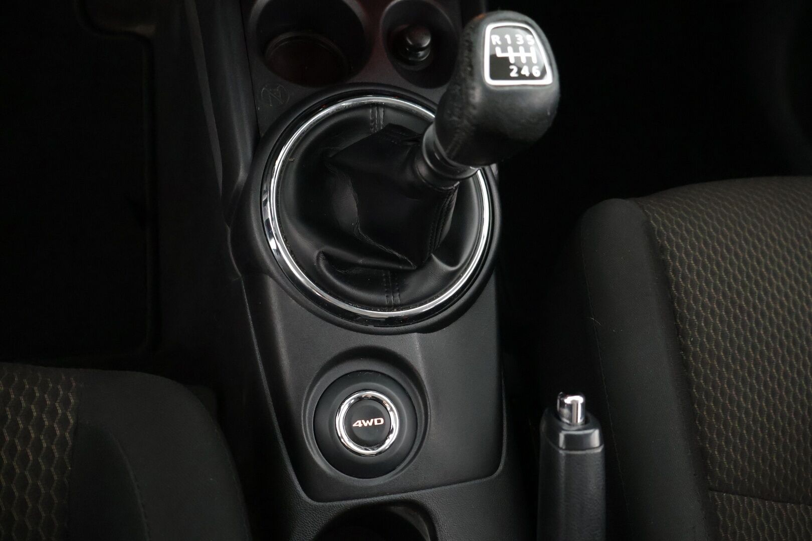 Mitsubishi ASX 2016 1,6 Di-D AS&G Invite 4WD 6MT *Suomi-auto / Tutkat takana / Vetokoukku / Webasto kellolla* - *Kattavasti huollettu / Siisti kuntoinen / 2x renkaat alumiinivantein*