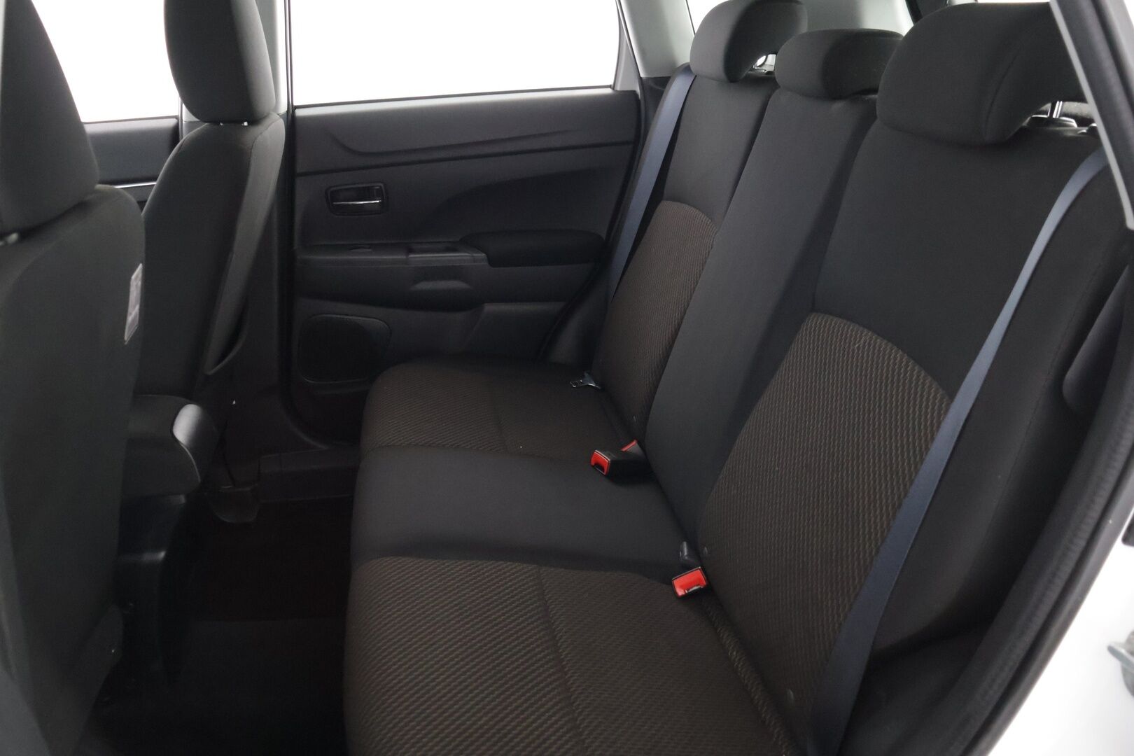 Mitsubishi ASX 2016 1,6 Di-D AS&G Invite 4WD 6MT *Suomi-auto / Tutkat takana / Vetokoukku / Webasto kellolla* - *Kattavasti huollettu / Siisti kuntoinen / 2x renkaat alumiinivantein*