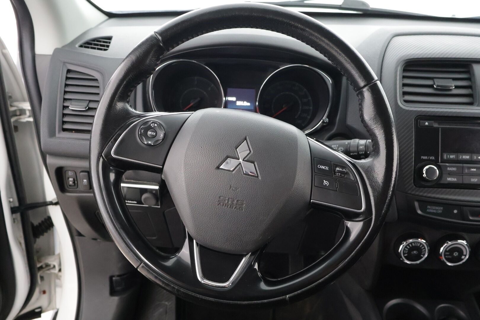 Mitsubishi ASX 2016 1,6 Di-D AS&G Invite 4WD 6MT *Suomi-auto / Tutkat takana / Vetokoukku / Webasto kellolla* - *Kattavasti huollettu / Siisti kuntoinen / 2x renkaat alumiinivantein*