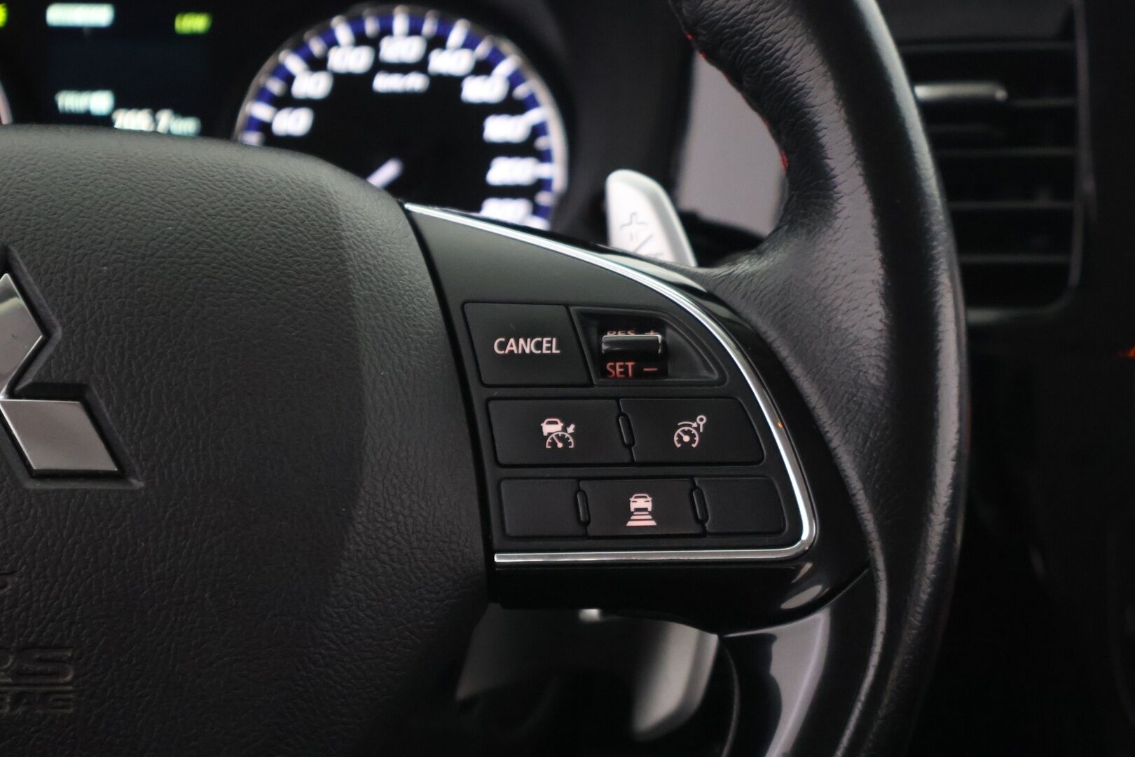 Mitsubishi Outlander 2016 2,2 DI-D Instyle NAVI AT 4WD * 7-paikkainen / P.Kamera / Keyless / Koukku * - HULLUT AVAJAISHULINAT KORKOTARJOUS 3,29 %