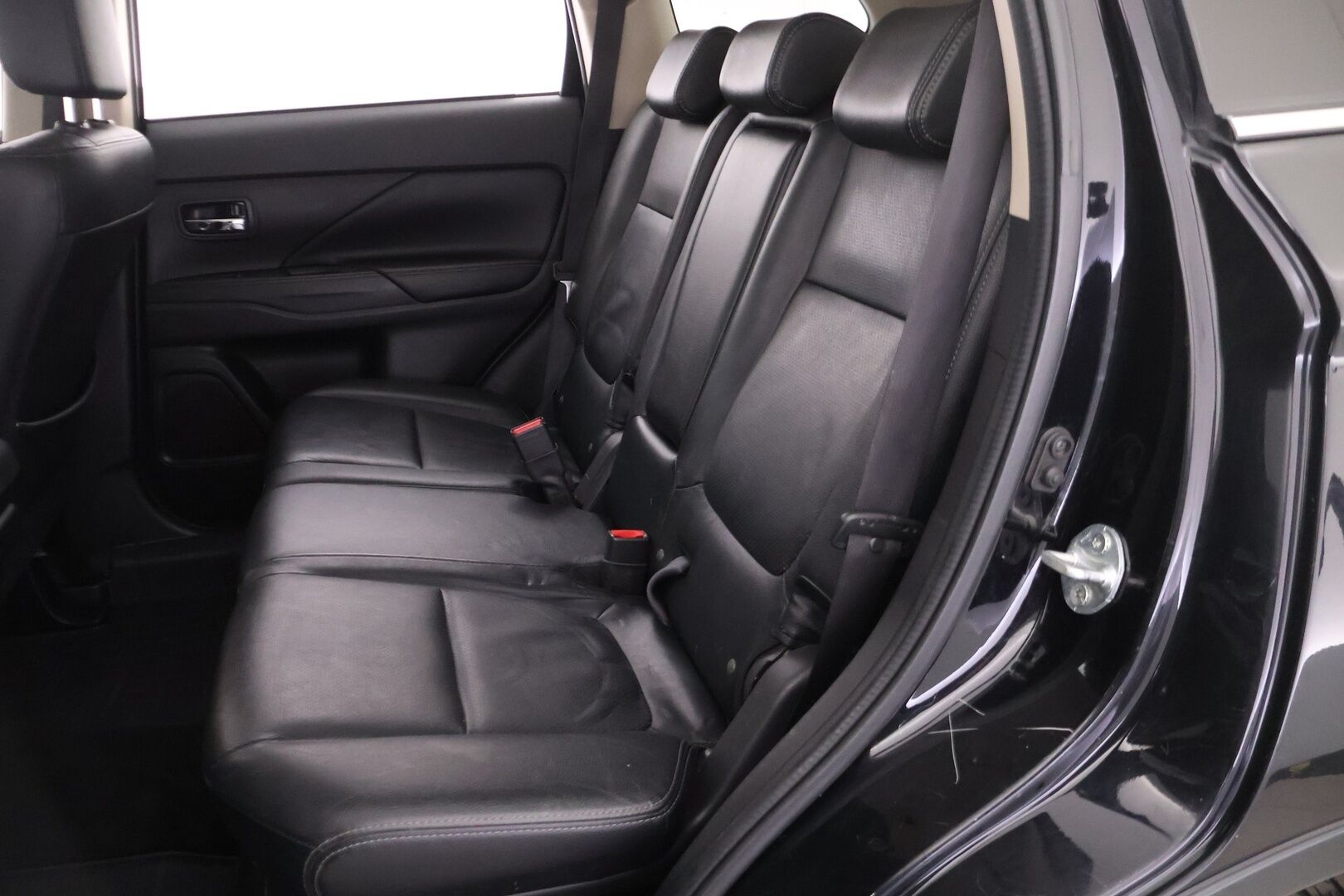 Mitsubishi Outlander 2016 2,2 DI-D Instyle NAVI AT 4WD * 7-paikkainen / P.Kamera / Keyless / Koukku * - HULLUT AVAJAISHULINAT KORKOTARJOUS 3,29 %