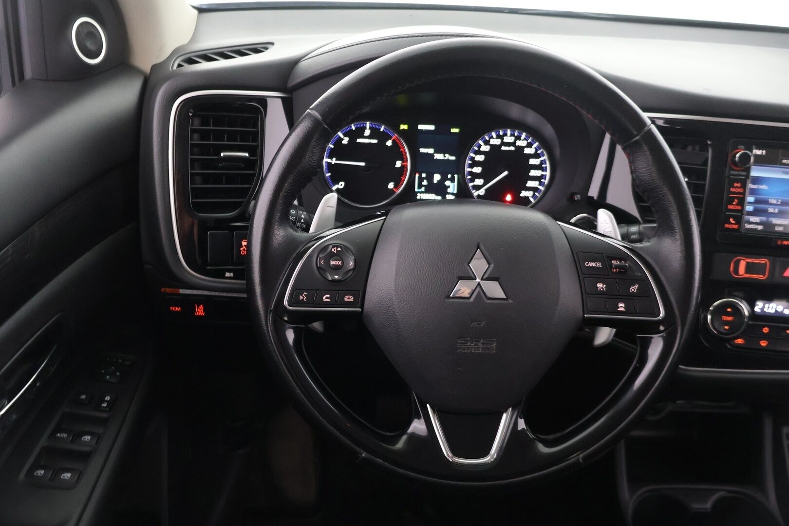 Mitsubishi Outlander 2016 2,2 DI-D Instyle NAVI AT 4WD * 7-paikkainen / P.Kamera / Keyless / Koukku * - HULLUT AVAJAISHULINAT KORKOTARJOUS 3,29 %