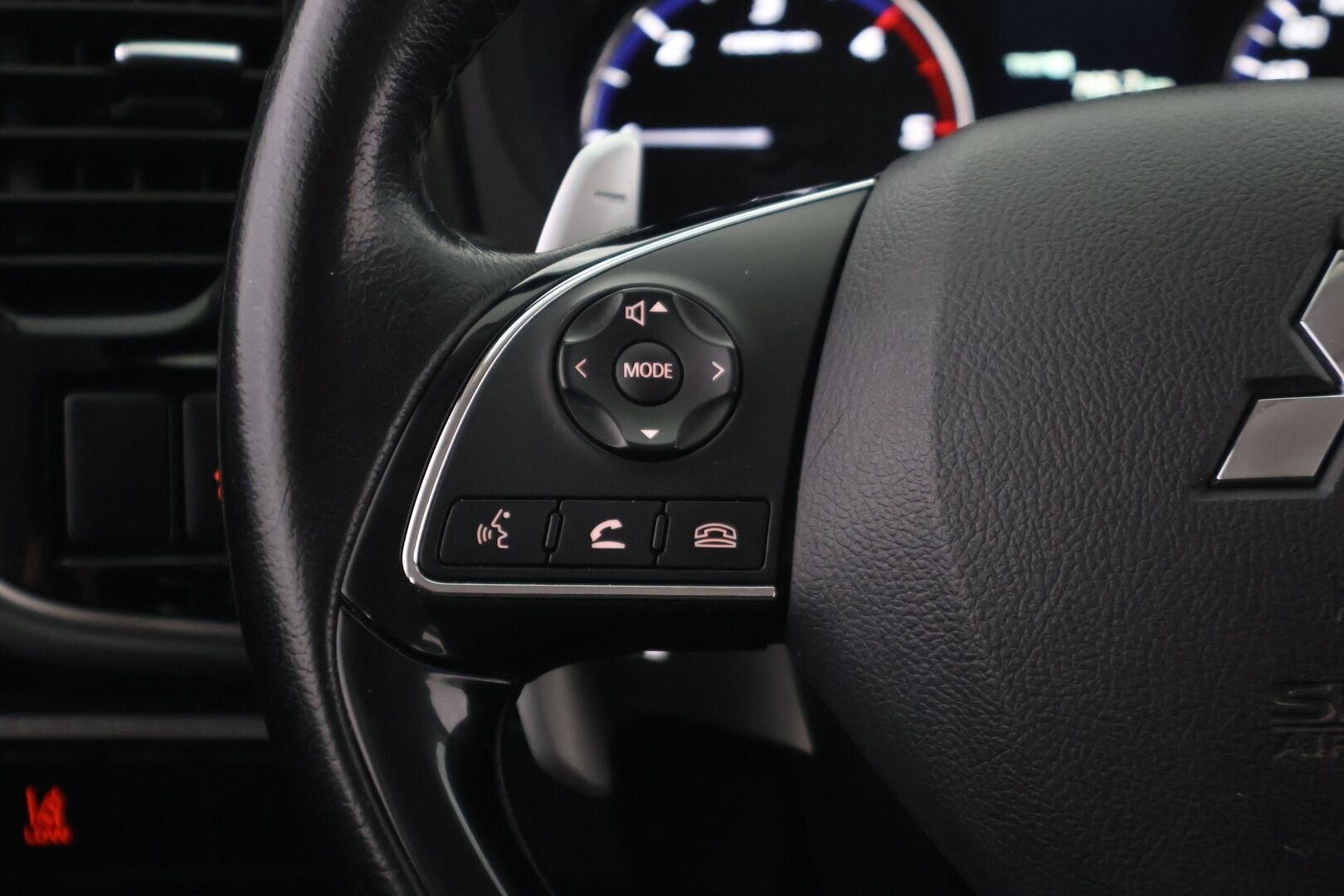 Mitsubishi Outlander 2016 2,2 DI-D Instyle NAVI AT 4WD * 7-paikkainen / P.Kamera / Keyless / Koukku * - HULLUT AVAJAISHULINAT KORKOTARJOUS 3,29 %