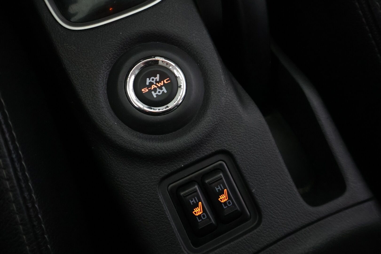 Mitsubishi Outlander 2016 2,2 DI-D Instyle NAVI AT 4WD * 7-paikkainen / P.Kamera / Keyless / Koukku * - HULLUT AVAJAISHULINAT KORKOTARJOUS 3,29 %