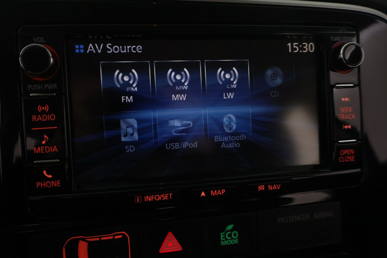 Mitsubishi Outlander 2016 2,2 DI-D Instyle NAVI AT 4WD * 7-paikkainen / P.Kamera / Keyless / Koukku * - HULLUT AVAJAISHULINAT KORKOTARJOUS 3,29 %