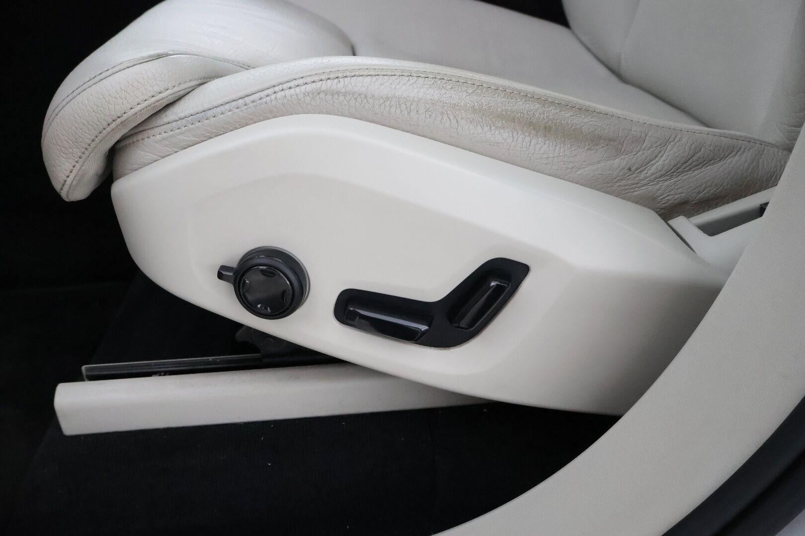 Volvo XC90 2016 D5 AWD Inscription aut - 3,99 % KORKOTARJOUS TÄHÄN AUTOON - Suomiauto / Webasto / Adapt.Vakkari / 7P / Peruutuskamera / Vetokoukku / Vaaleat Muistinahat / Full LED / Huippuvarusteet!