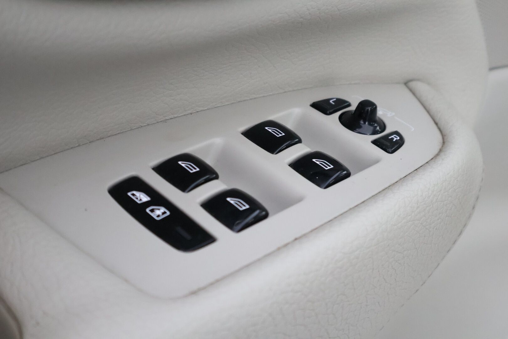 Volvo XC90 2016 D5 AWD Inscription aut - 3,99 % KORKOTARJOUS TÄHÄN AUTOON - Suomiauto / Webasto / Adapt.Vakkari / 7P / Peruutuskamera / Vetokoukku / Vaaleat Muistinahat / Full LED / Huippuvarusteet!