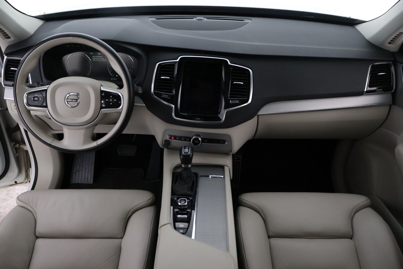 Volvo XC90 2016 D5 AWD Inscription aut - 3,99 % KORKOTARJOUS TÄHÄN AUTOON - Suomiauto / Webasto / Adapt.Vakkari / 7P / Peruutuskamera / Vetokoukku / Vaaleat Muistinahat / Full LED / Huippuvarusteet!