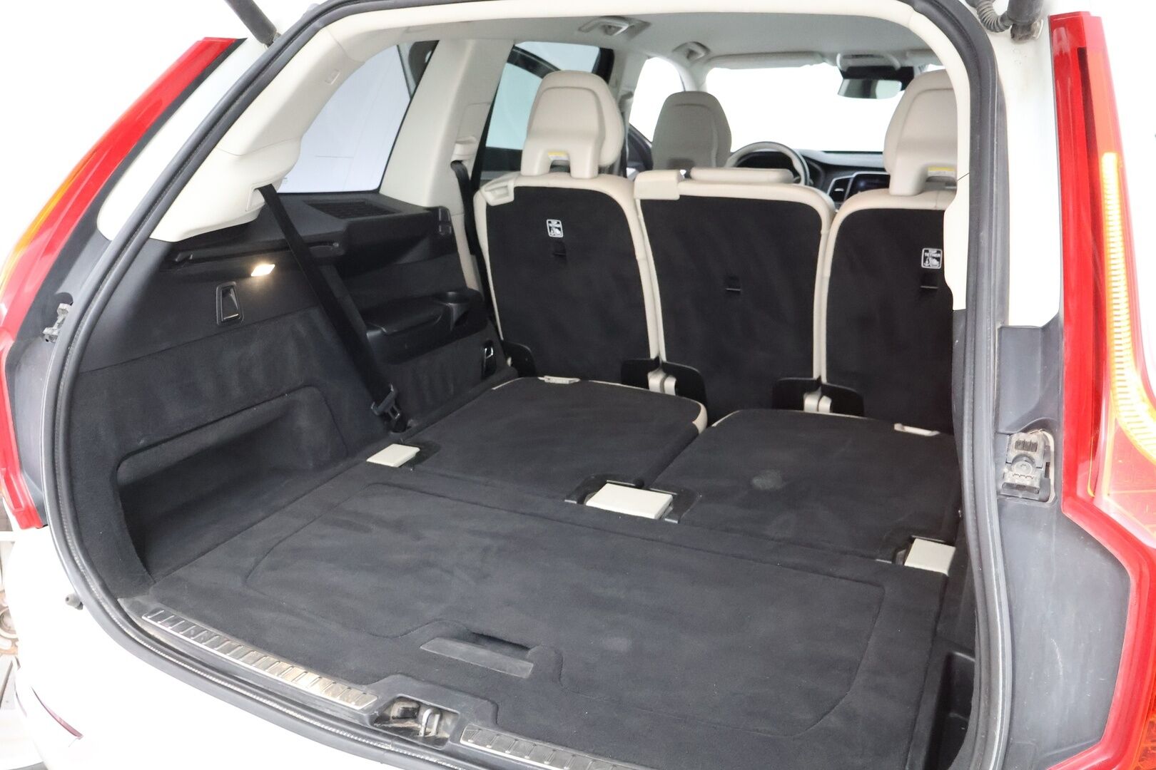 Volvo XC90 2016 D5 AWD Inscription aut - 3,99 % KORKOTARJOUS TÄHÄN AUTOON - Suomiauto / Webasto / Adapt.Vakkari / 7P / Peruutuskamera / Vetokoukku / Vaaleat Muistinahat / Full LED / Huippuvarusteet!