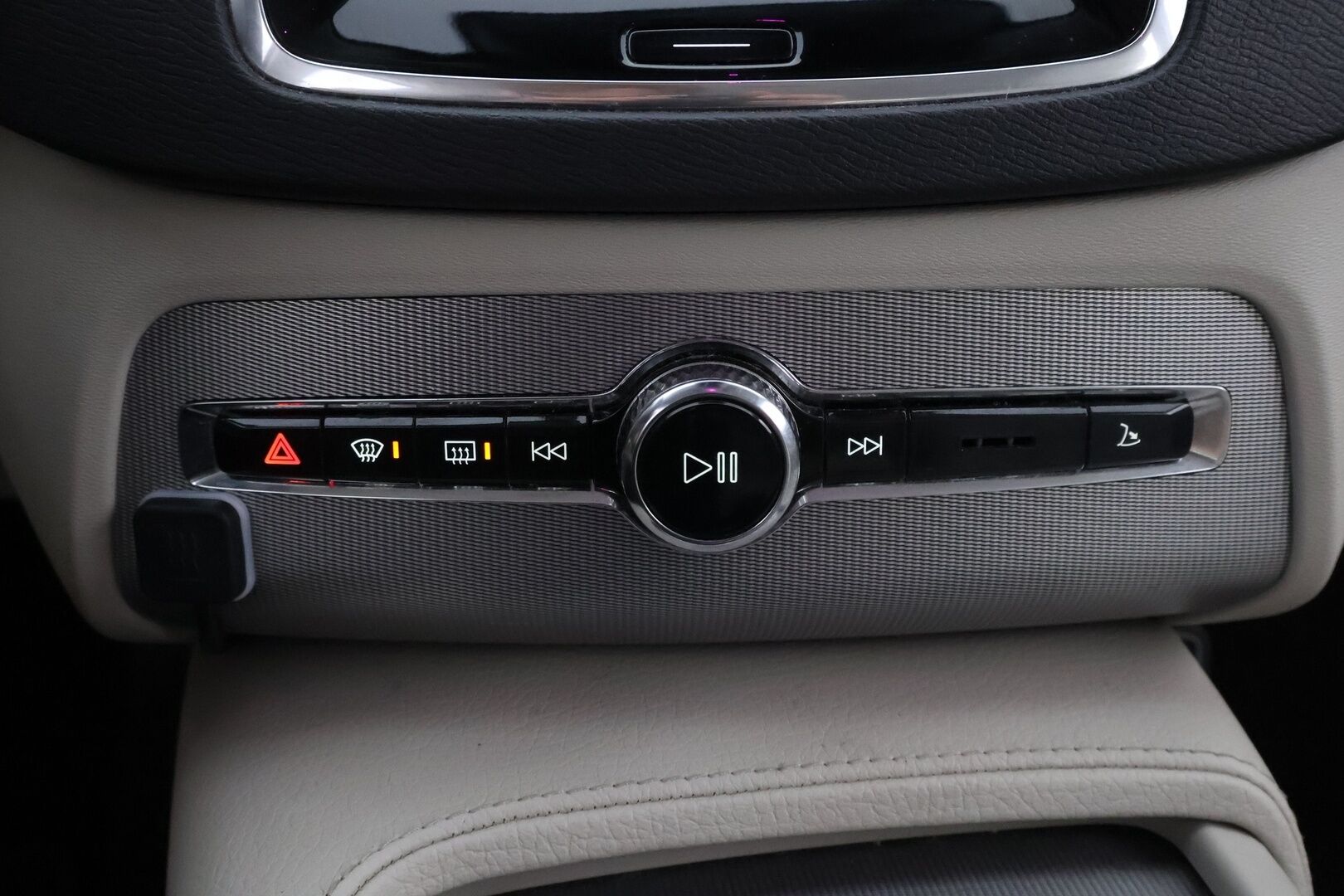 Volvo XC90 2016 D5 AWD Inscription aut - 3,99 % KORKOTARJOUS TÄHÄN AUTOON - Suomiauto / Webasto / Adapt.Vakkari / 7P / Peruutuskamera / Vetokoukku / Vaaleat Muistinahat / Full LED / Huippuvarusteet!
