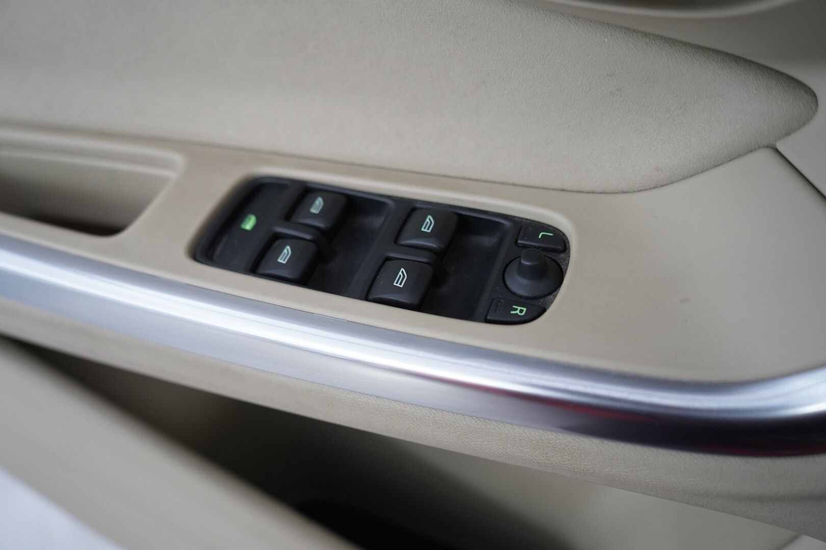 Volvo S60 2011 D3 Momentum Business S/S aut - Webasto | Vakkari | Tutkat | Puolinahat | Kahdet todella hyvät renkaat alumiinivantein | Juuri huollettu