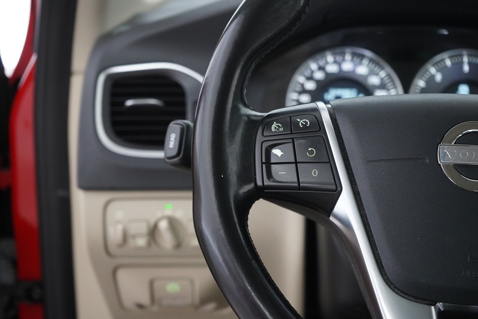 Volvo S60 2011 D3 Momentum Business S/S aut - Webasto | Vakkari | Tutkat | Puolinahat | Kahdet todella hyvät renkaat alumiinivantein | Juuri huollettu