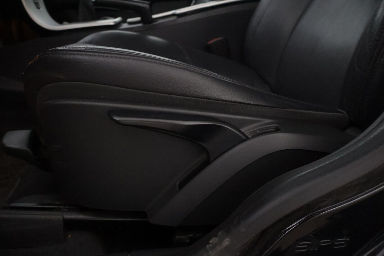 Volvo V50 2011 1,6D DRIVe S/S Classic Business *TÄMÄ AUTO MYYDÄÄN YRITISOUTLETISSA VAIN YRITYKSILLE* Webasto / Nahat / Vakkari - YritysOutlet - Myydään vain yrityksille* 2 OM / Suomiauto / Webasto / Siisti