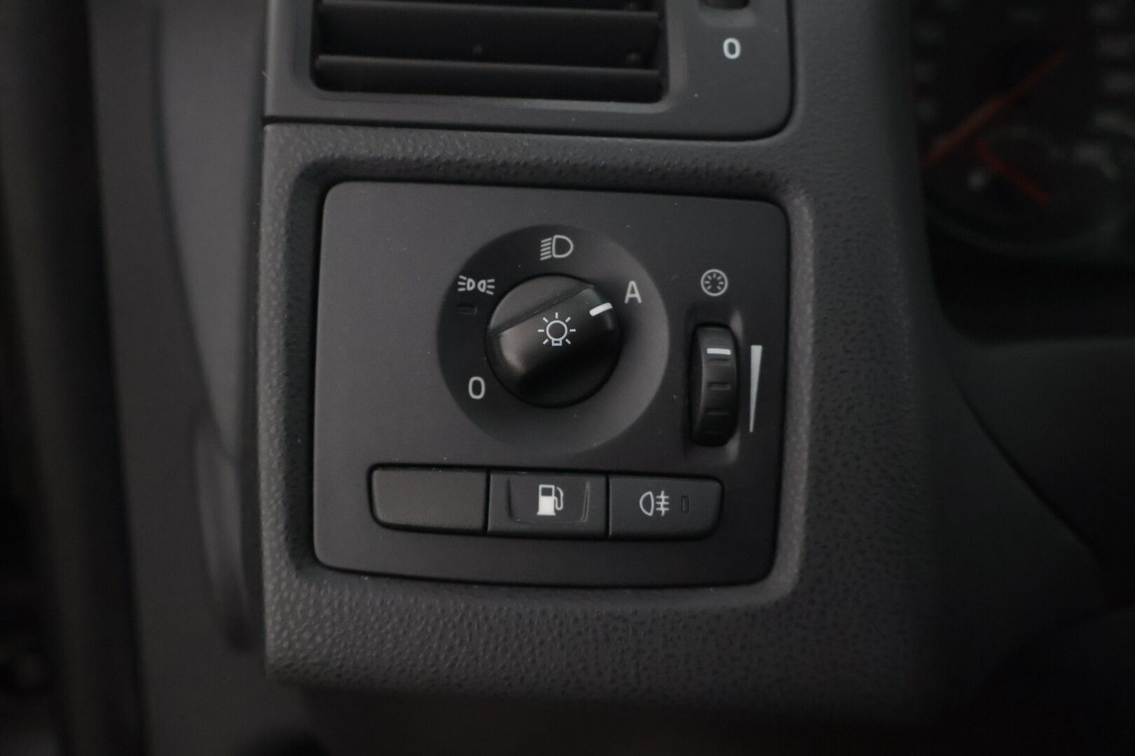 Volvo V50 2011 1,6D DRIVe S/S Classic Business *TÄMÄ AUTO MYYDÄÄN YRITISOUTLETISSA VAIN YRITYKSILLE* Webasto / Nahat / Vakkari - YritysOutlet - Myydään vain yrityksille* 2 OM / Suomiauto / Webasto / Siisti