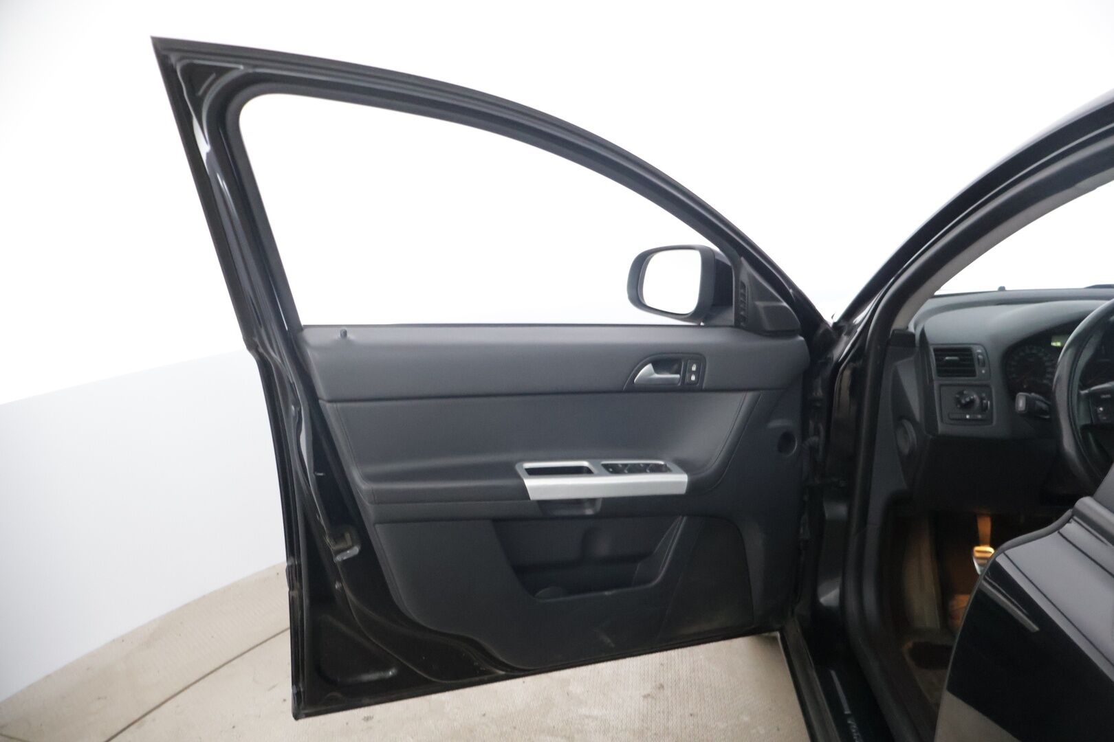 Volvo V50 2011 1,6D DRIVe S/S Classic Business *TÄMÄ AUTO MYYDÄÄN YRITISOUTLETISSA VAIN YRITYKSILLE* Webasto / Nahat / Vakkari - YritysOutlet - Myydään vain yrityksille* 2 OM / Suomiauto / Webasto / Siisti