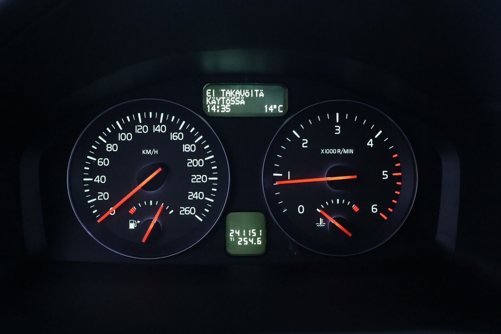 Volvo V50 2011 1,6D DRIVe S/S Classic Business *TÄMÄ AUTO MYYDÄÄN YRITISOUTLETISSA VAIN YRITYKSILLE* Webasto / Nahat / Vakkari - YritysOutlet - Myydään vain yrityksille* 2 OM / Suomiauto / Webasto / Siisti