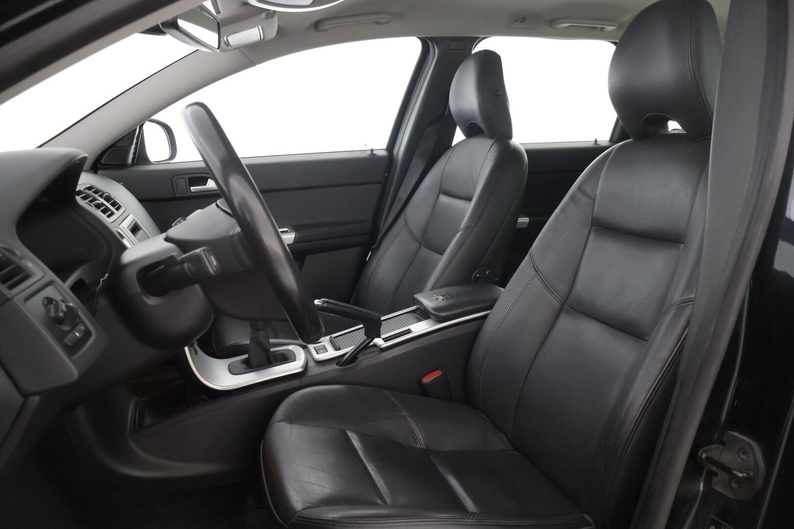 Volvo V50 2011 1,6D DRIVe S/S Classic Business *TÄMÄ AUTO MYYDÄÄN YRITISOUTLETISSA VAIN YRITYKSILLE* Webasto / Nahat / Vakkari - YritysOutlet - Myydään vain yrityksille* 2 OM / Suomiauto / Webasto / Siisti