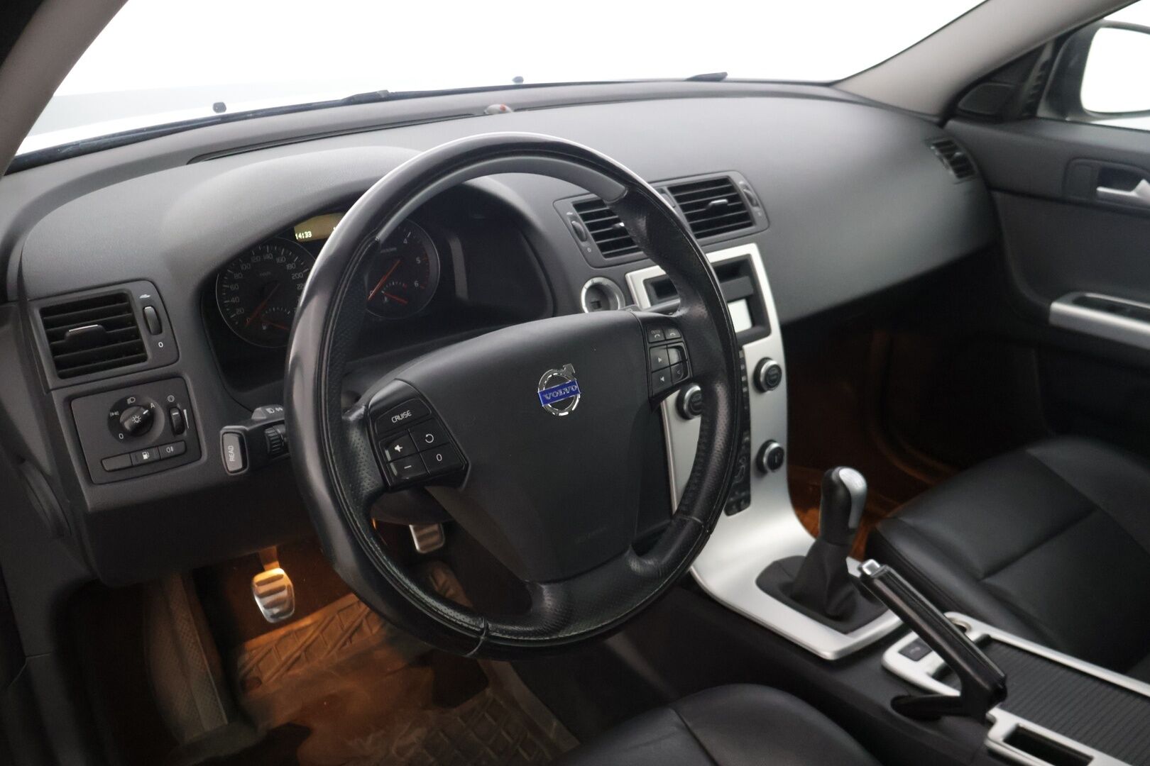 Volvo V50 2011 1,6D DRIVe S/S Classic Business *TÄMÄ AUTO MYYDÄÄN YRITISOUTLETISSA VAIN YRITYKSILLE* Webasto / Nahat / Vakkari - YritysOutlet - Myydään vain yrityksille* 2 OM / Suomiauto / Webasto / Siisti