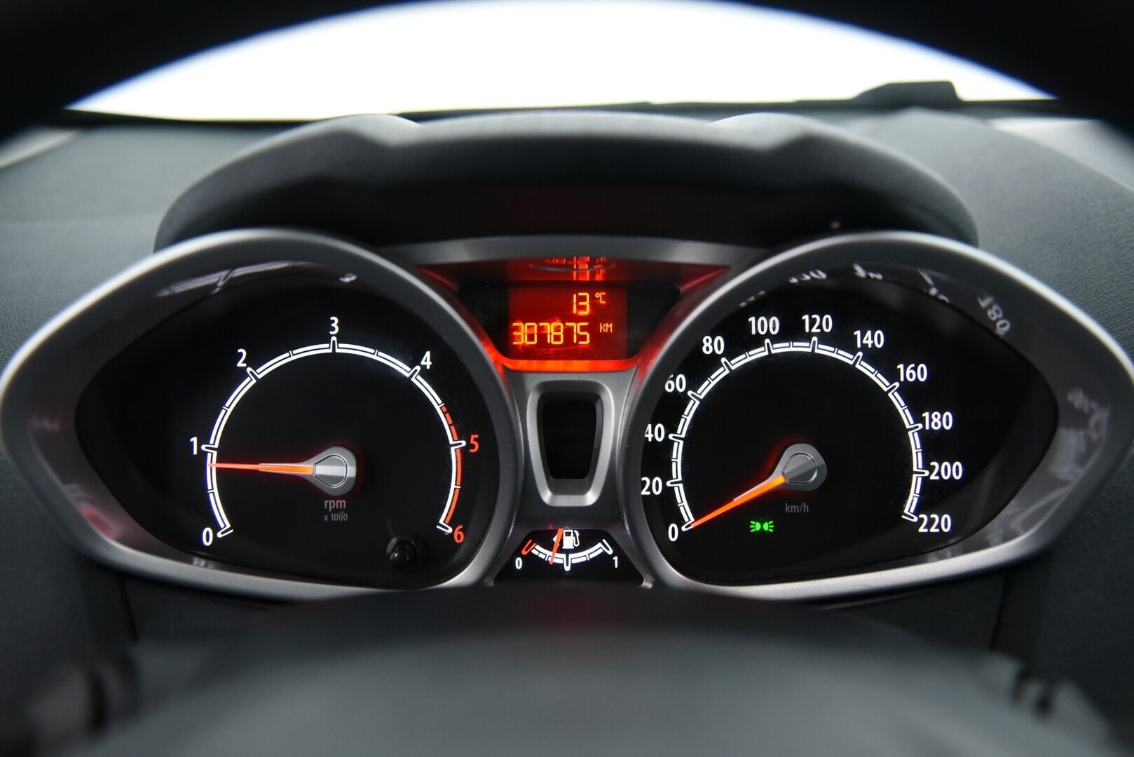 Ford Fiesta 2011 1,6 TDCi 95 hv DPF Titanium M5 5-ov / Lämm. Tuulilasi / Lohko / Tutkat / - YritysOutlet - Myydään vain yrityksille - Huoltokirja + Juuri huollettu! / Suomi-auto / 2x Vanteet