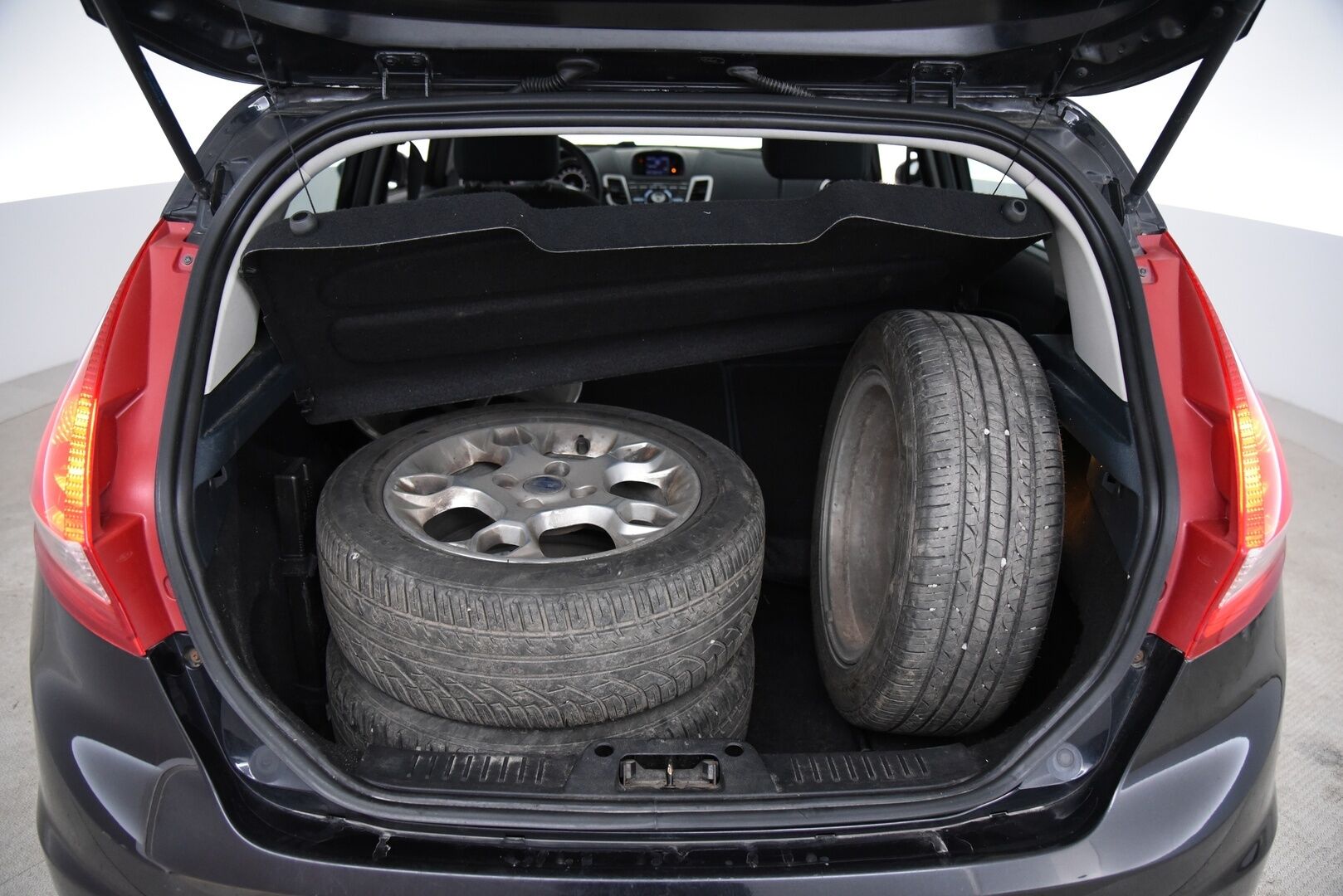 Ford Fiesta 2011 1,6 TDCi 95 hv DPF Titanium M5 5-ov / Lämm. Tuulilasi / Lohko / Tutkat / - YritysOutlet - Myydään vain yrityksille - Huoltokirja + Juuri huollettu! / Suomi-auto / 2x Vanteet