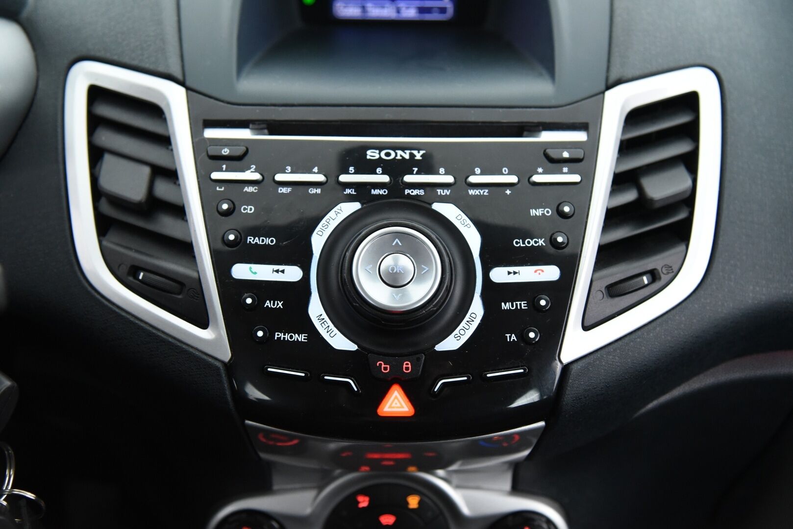 Ford Fiesta 2011 1,6 TDCi 95 hv DPF Titanium M5 5-ov / Lämm. Tuulilasi / Lohko / Tutkat / - YritysOutlet - Myydään vain yrityksille - Huoltokirja + Juuri huollettu! / Suomi-auto / 2x Vanteet