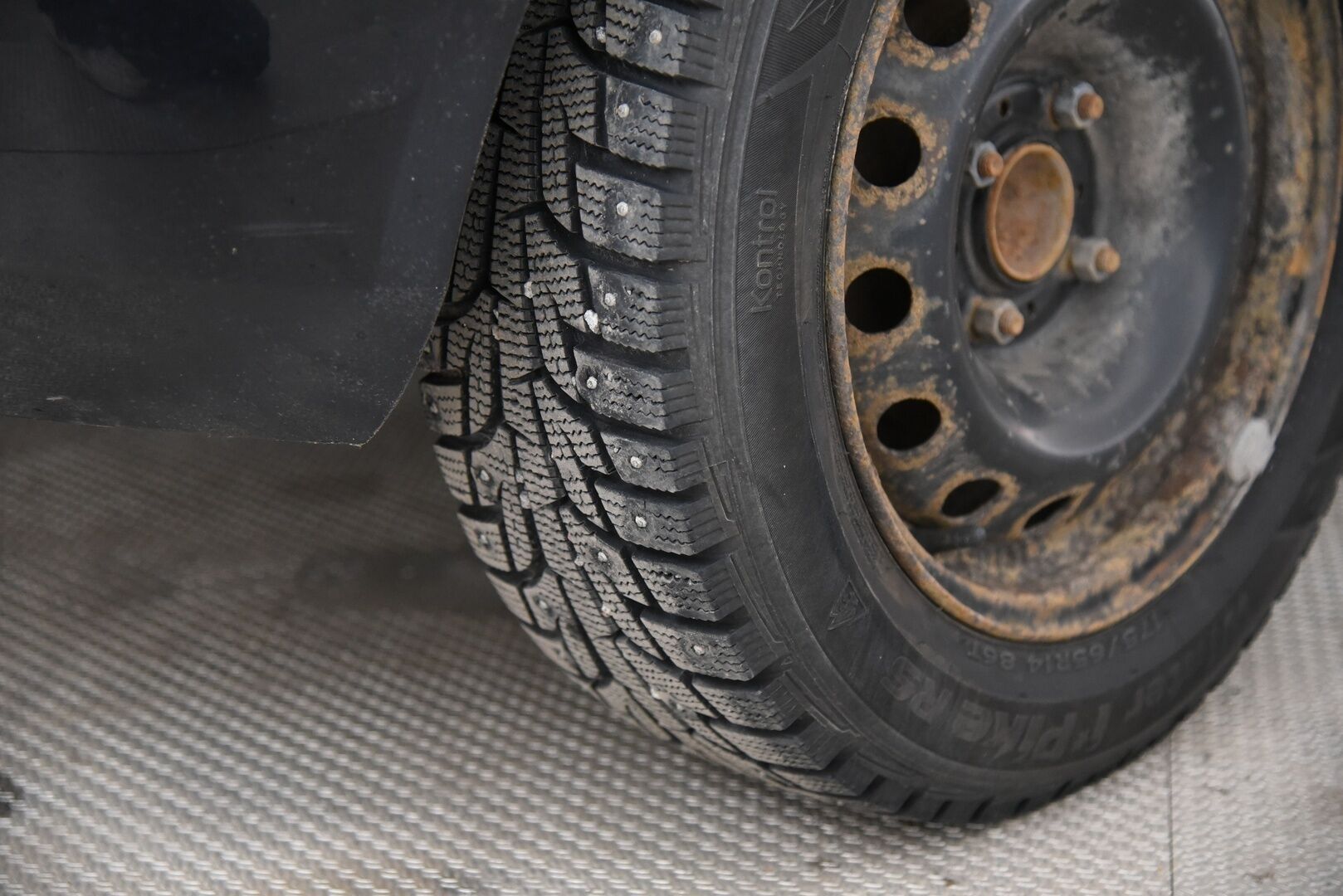 Ford Fiesta 2011 1,6 TDCi 95 hv DPF Titanium M5 5-ov / Lämm. Tuulilasi / Lohko / Tutkat / - YritysOutlet - Myydään vain yrityksille - Huoltokirja + Juuri huollettu! / Suomi-auto / 2x Vanteet