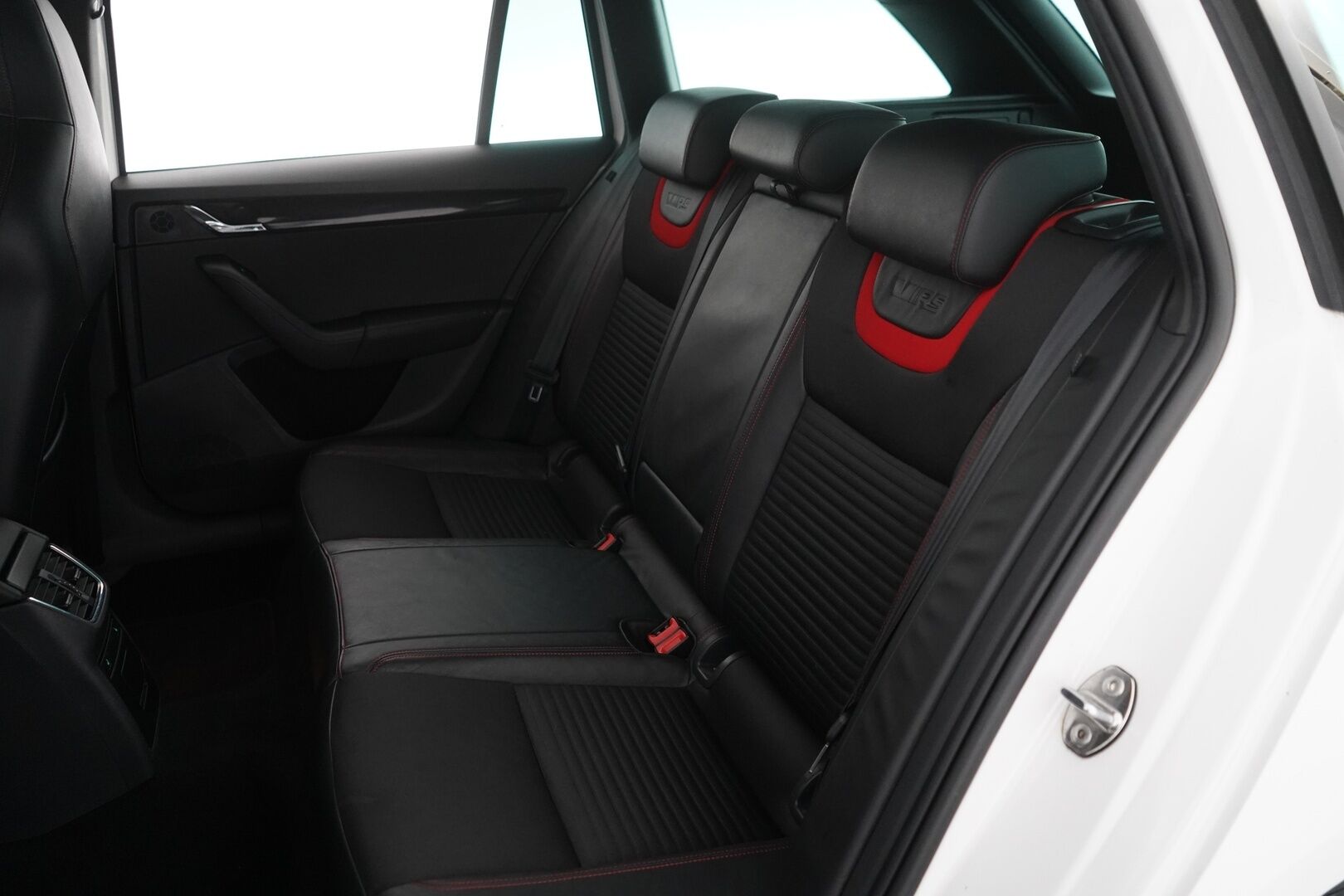 Skoda Octavia 2014 2.0 TSI Combi RS DSG Autom. *ACC / Webasto / Canton / Navi* - Suomi-auto / Kahdet Alumiinivanteet / Myydään juuri huollettuna - HULLUT VÄLIPÄIVÄT KORKOTARJOUS 2,49%