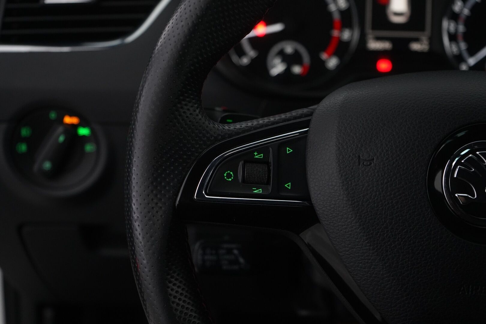 Skoda Octavia 2015 2.0 TSI Combi RS DSG Autom. *ACC / Webasto / Canton / Navi* - Suomi-auto / Kahdet Alumiinivanteet / Myydään juuri huollettuna