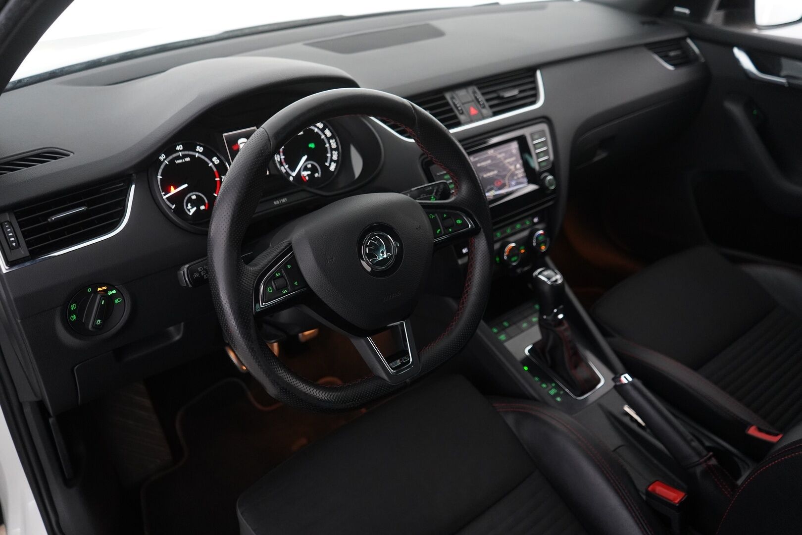 Skoda Octavia 2015 2.0 TSI Combi RS DSG Autom. *ACC / Webasto / Canton / Navi* - Suomi-auto / Kahdet Alumiinivanteet / Myydään juuri huollettuna