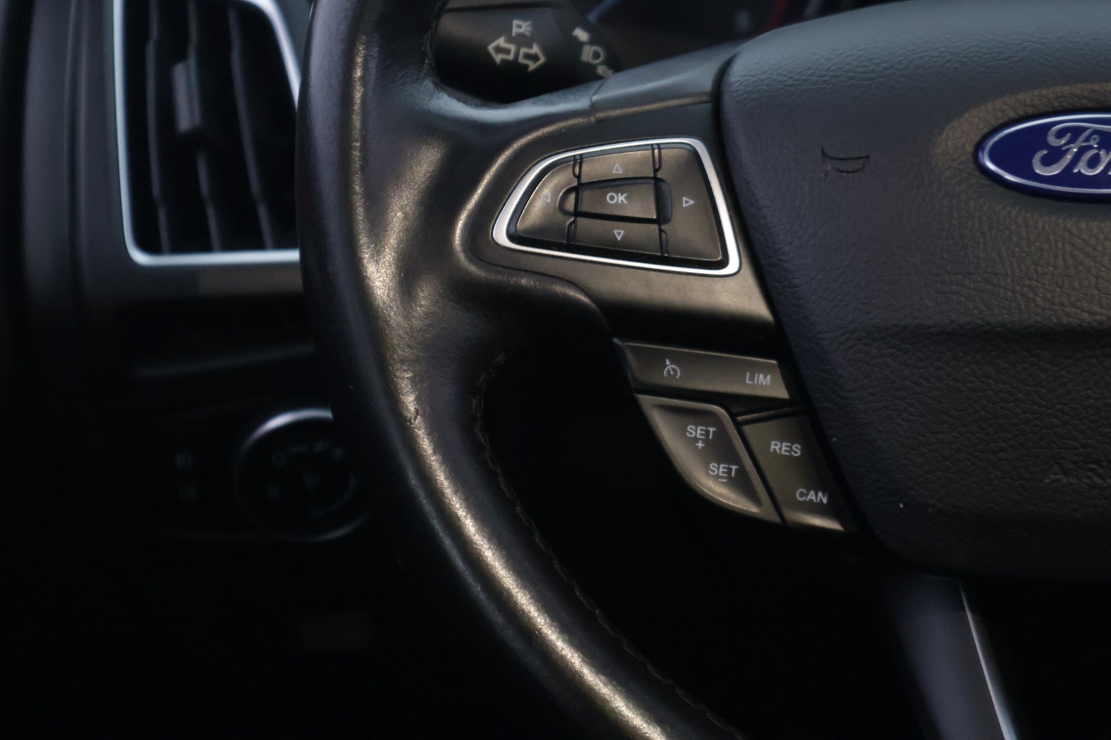 Ford Focus 2016 1,0 EcoBoost 125 hv Start/Stop M6 Titanium - YritysOutlet - Myydään vain yrityksille - Suomi-auto | Lohkolämmitin sisäpistokkeella | Tutkat edessä ja takana | Lämmitettävä tuulilasi