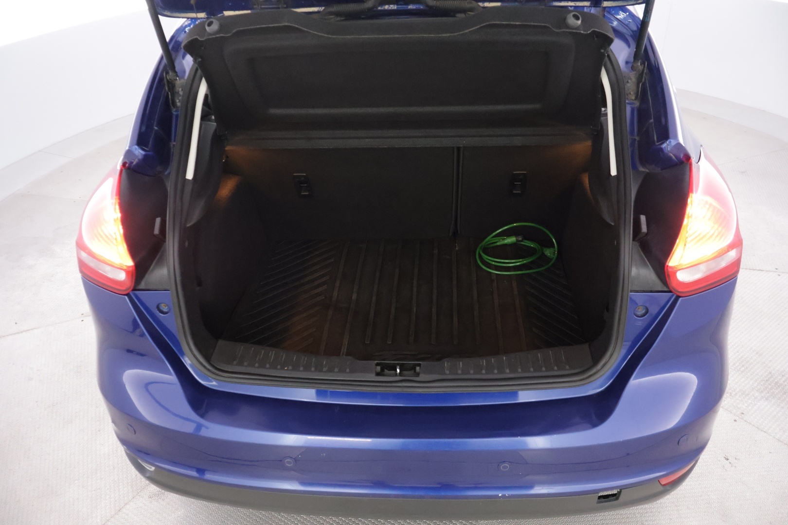 Ford Focus 2016 1,0 EcoBoost 125 hv Start/Stop M6 Titanium - YritysOutlet - Myydään vain yrityksille - Suomi-auto | Lohkolämmitin sisäpistokkeella | Tutkat edessä ja takana | Lämmitettävä tuulilasi
