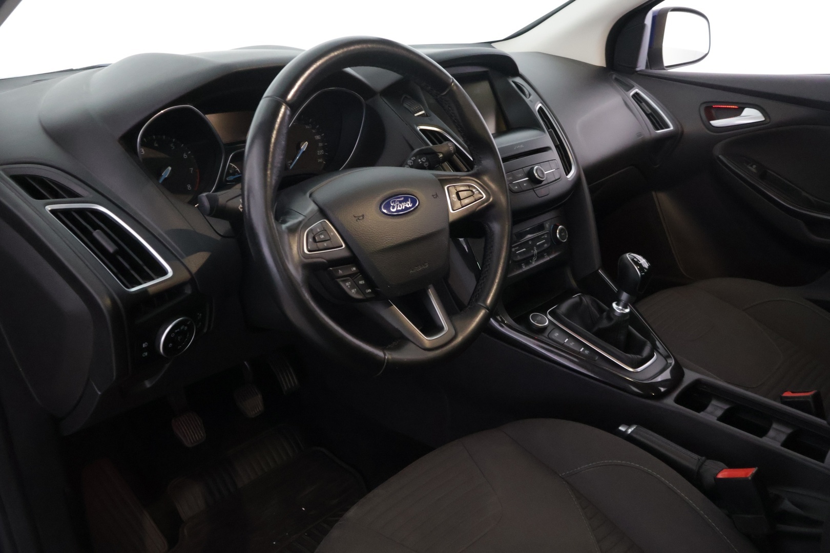 Ford Focus 2016 1,0 EcoBoost 125 hv Start/Stop M6 Titanium - YritysOutlet - Myydään vain yrityksille - Suomi-auto | Lohkolämmitin sisäpistokkeella | Tutkat edessä ja takana | Lämmitettävä tuulilasi