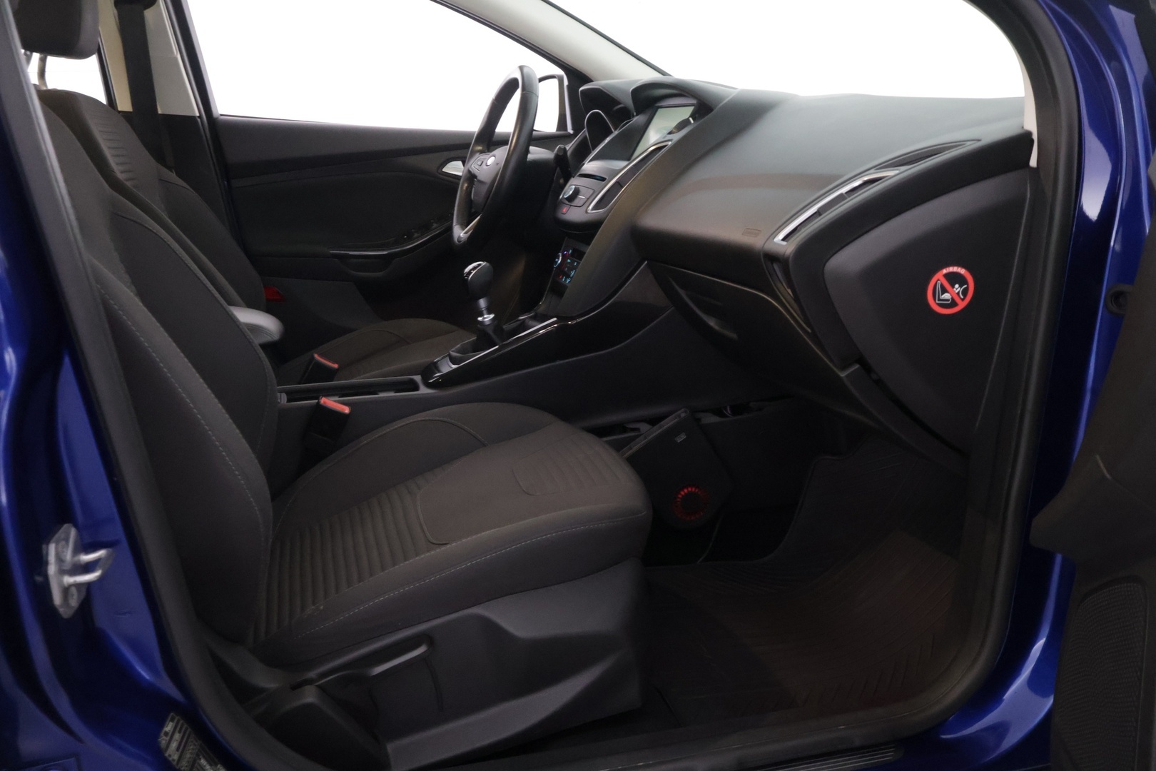 Ford Focus 2016 1,0 EcoBoost 125 hv Start/Stop M6 Titanium - YritysOutlet - Myydään vain yrityksille - Suomi-auto | Lohkolämmitin sisäpistokkeella | Tutkat edessä ja takana | Lämmitettävä tuulilasi