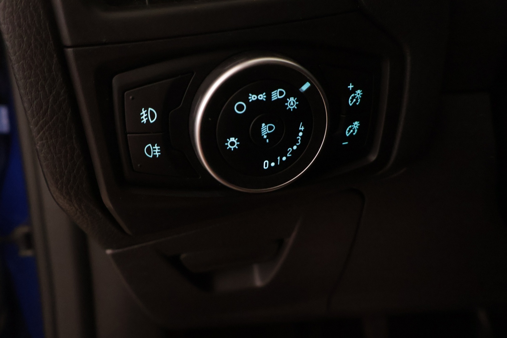 Ford Focus 2016 1,0 EcoBoost 125 hv Start/Stop M6 Titanium - YritysOutlet - Myydään vain yrityksille - Suomi-auto | Lohkolämmitin sisäpistokkeella | Tutkat edessä ja takana | Lämmitettävä tuulilasi