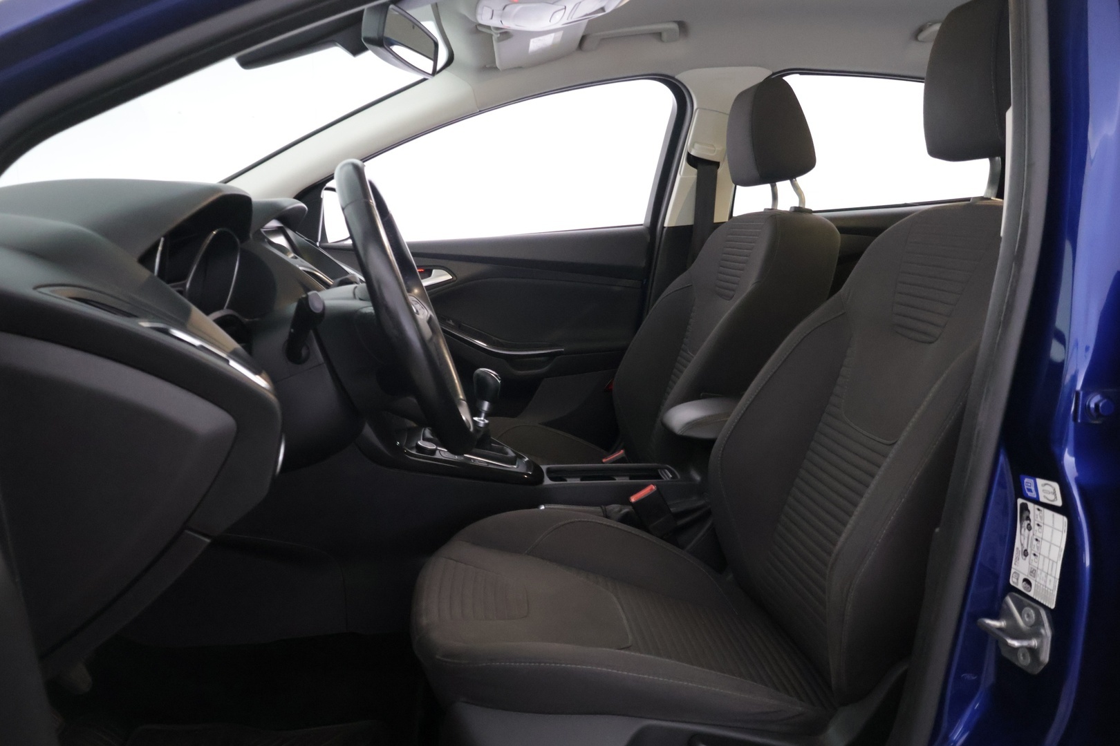 Ford Focus 2016 1,0 EcoBoost 125 hv Start/Stop M6 Titanium - YritysOutlet - Myydään vain yrityksille - Suomi-auto | Lohkolämmitin sisäpistokkeella | Tutkat edessä ja takana | Lämmitettävä tuulilasi
