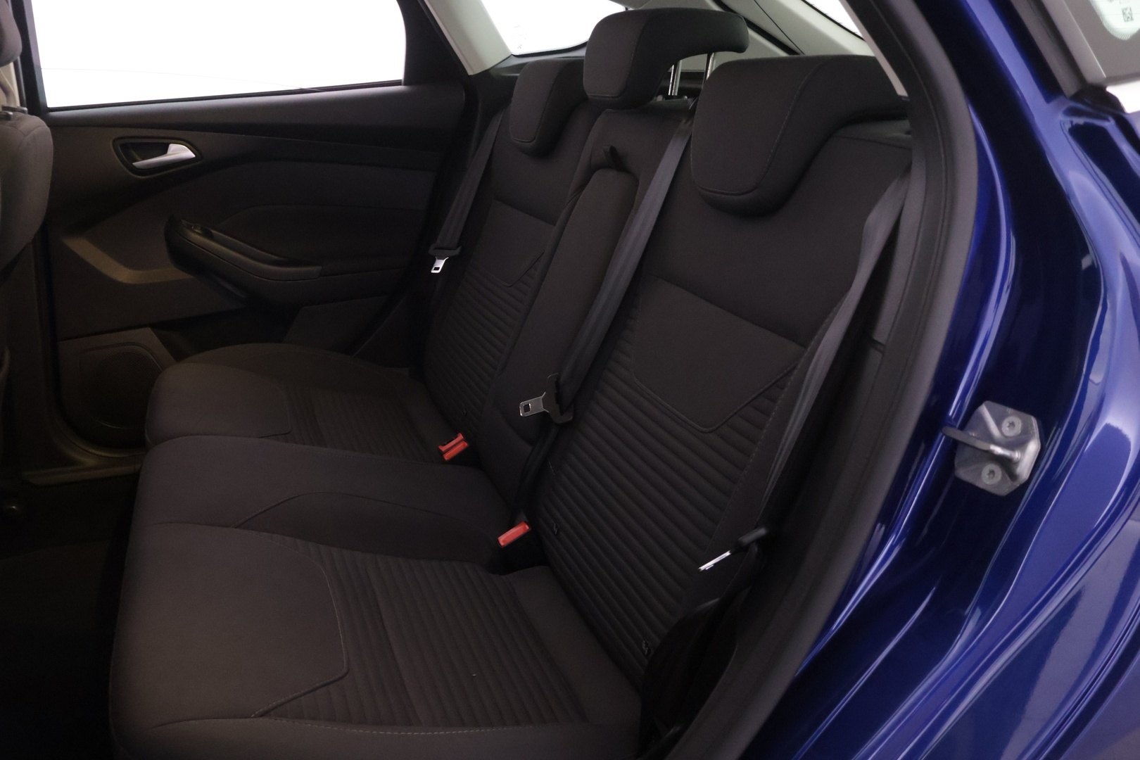 Ford Focus 2016 1,0 EcoBoost 125 hv Start/Stop M6 Titanium - YritysOutlet - Myydään vain yrityksille - Suomi-auto | Lohkolämmitin sisäpistokkeella | Tutkat edessä ja takana | Lämmitettävä tuulilasi