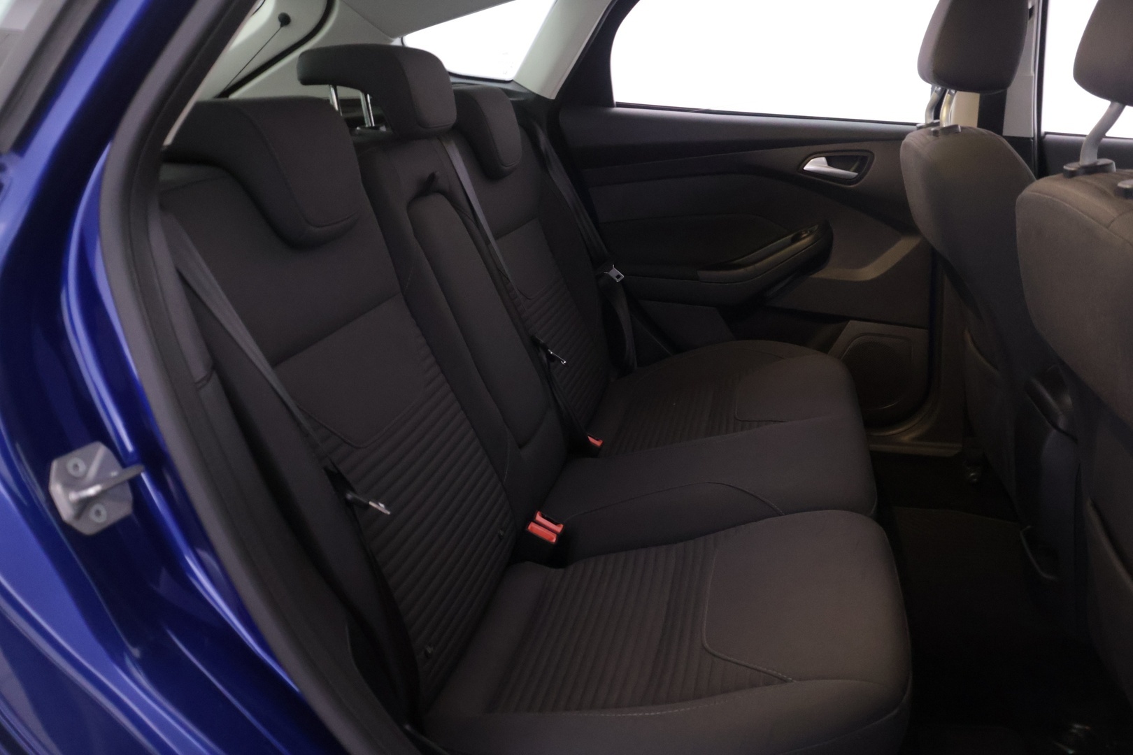 Ford Focus 2016 1,0 EcoBoost 125 hv Start/Stop M6 Titanium - YritysOutlet - Myydään vain yrityksille - Suomi-auto | Lohkolämmitin sisäpistokkeella | Tutkat edessä ja takana | Lämmitettävä tuulilasi