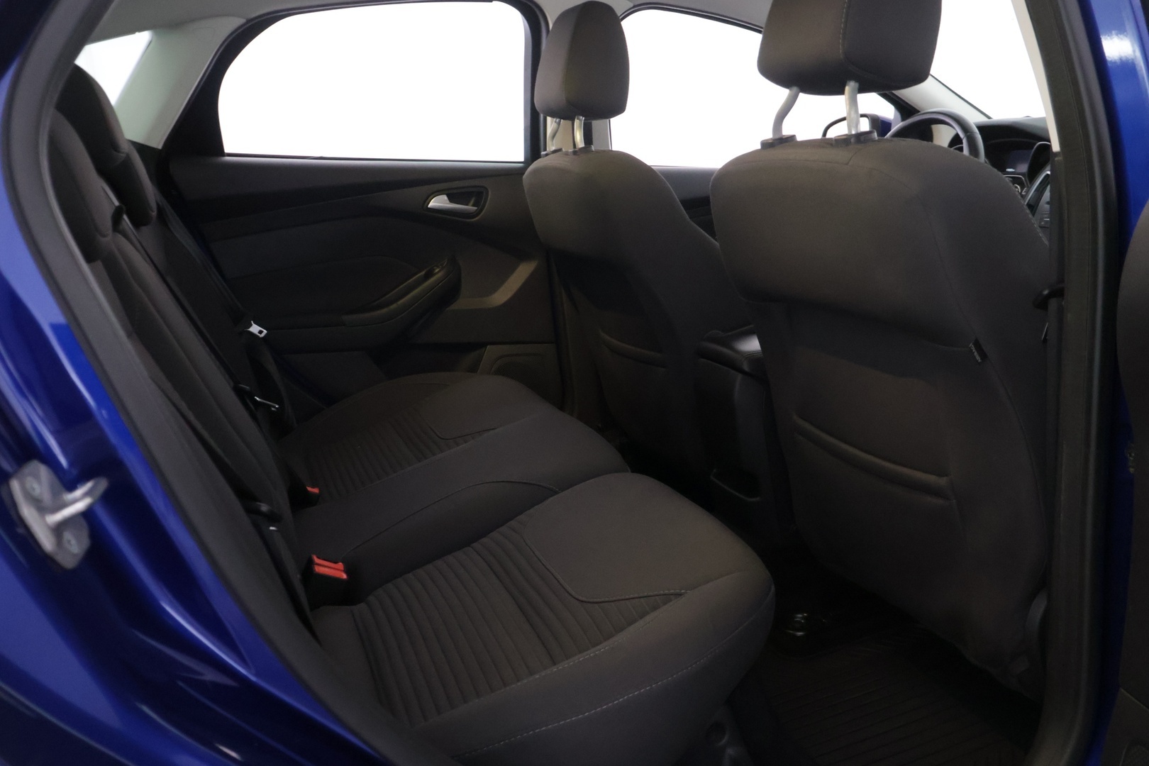 Ford Focus 2016 1,0 EcoBoost 125 hv Start/Stop M6 Titanium - YritysOutlet - Myydään vain yrityksille - Suomi-auto | Lohkolämmitin sisäpistokkeella | Tutkat edessä ja takana | Lämmitettävä tuulilasi