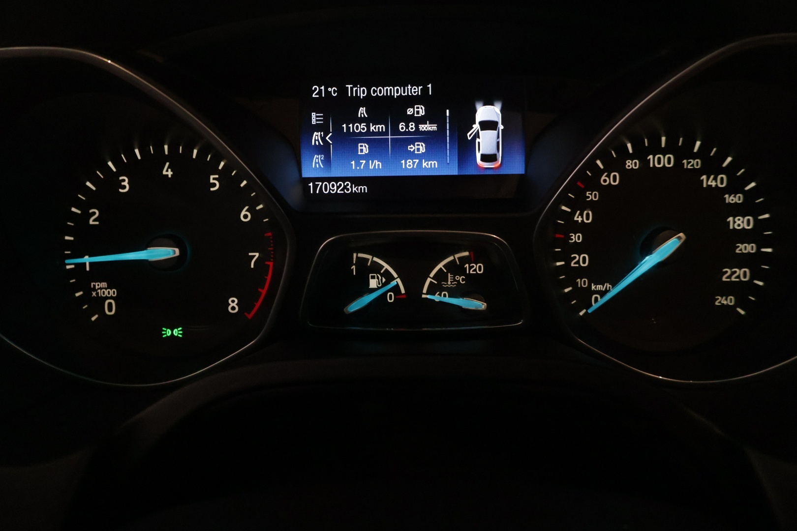 Ford Focus 2016 1,0 EcoBoost 125 hv Start/Stop M6 Titanium - YritysOutlet - Myydään vain yrityksille - Suomi-auto | Lohkolämmitin sisäpistokkeella | Tutkat edessä ja takana | Lämmitettävä tuulilasi