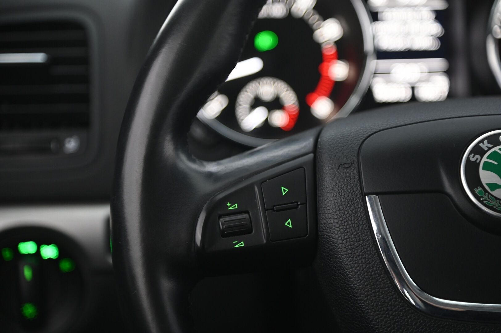 Skoda Yeti 2013 1,4 TSI Experience Green tec *Navi / Lohko / P.tutkat / Vakkari* - Ketju juuri vaihdettu! / 2xrenkaat aluvanteilla!