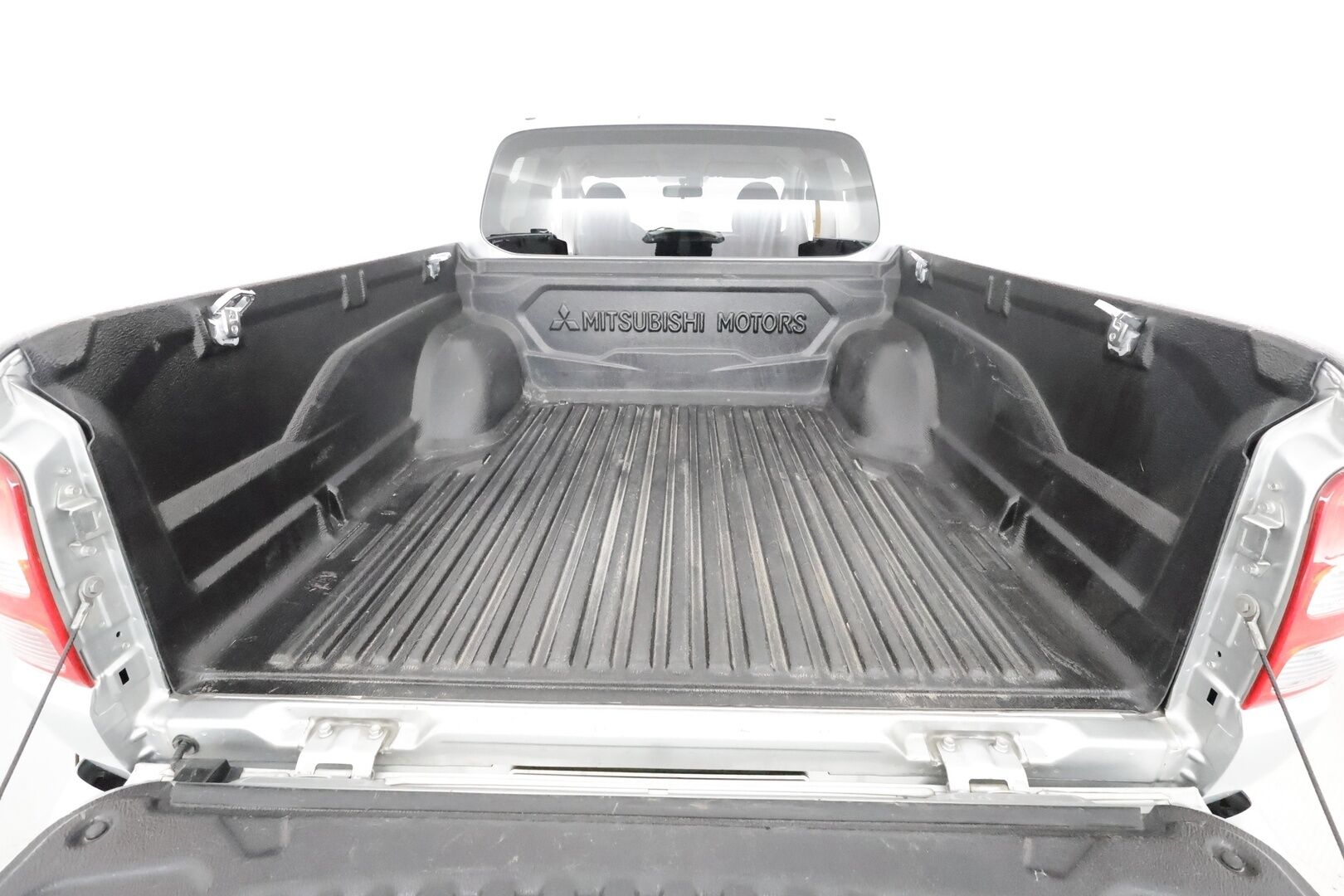 Mitsubishi L200 2018 Double Cab 2,4 DI-D Magnum MT 2-paikkainen - 3,99 % KORKOTARJOUS TÄHÄN AUTOON - ALV / 1Om Suomiauto / Webasto / Vetokoukku / Peruutuskamera /  Vakkari / Bluetooth / 2x Renkaat!