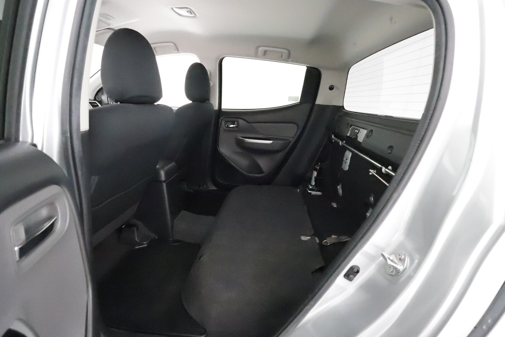 Mitsubishi L200 2018 Double Cab 2,4 DI-D Magnum MT 2-paikkainen - 3,99 % KORKOTARJOUS TÄHÄN AUTOON - ALV / 1Om Suomiauto / Webasto / Vetokoukku / Peruutuskamera /  Vakkari / Bluetooth / 2x Renkaat!