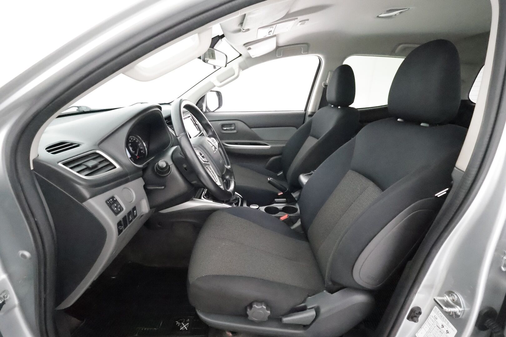 Mitsubishi L200 2018 Double Cab 2,4 DI-D Magnum MT 2-paikkainen - 3,99 % KORKOTARJOUS TÄHÄN AUTOON - ALV / 1Om Suomiauto / Webasto / Vetokoukku / Peruutuskamera /  Vakkari / Bluetooth / 2x Renkaat!