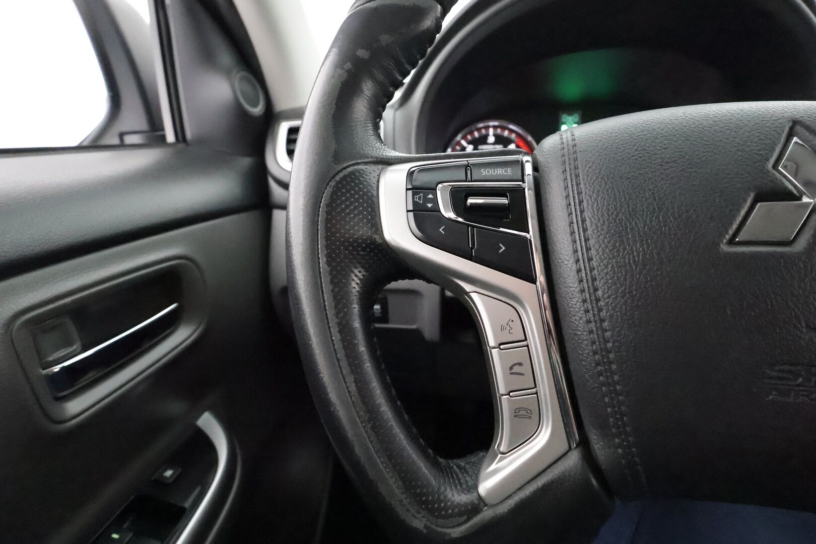 Mitsubishi L200 2018 Double Cab 2,4 DI-D Magnum MT 2-paikkainen - 3,99 % KORKOTARJOUS TÄHÄN AUTOON - ALV / 1Om Suomiauto / Webasto / Vetokoukku / Peruutuskamera /  Vakkari / Bluetooth / 2x Renkaat!