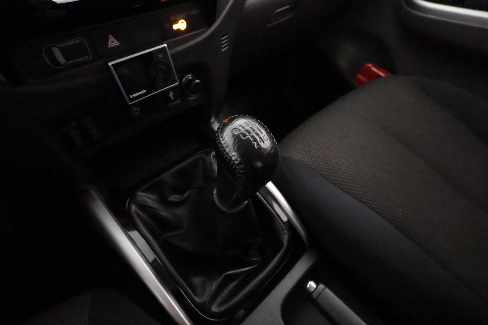 Mitsubishi L200 2018 Double Cab 2,4 DI-D Magnum MT 2-paikkainen - 3,99 % KORKOTARJOUS TÄHÄN AUTOON - ALV / 1Om Suomiauto / Webasto / Vetokoukku / Peruutuskamera /  Vakkari / Bluetooth / 2x Renkaat!