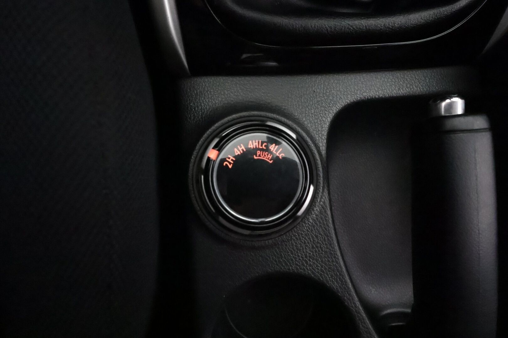 Mitsubishi L200 2018 Double Cab 2,4 DI-D Magnum MT 2-paikkainen - 3,99 % KORKOTARJOUS TÄHÄN AUTOON - ALV / 1Om Suomiauto / Webasto / Vetokoukku / Peruutuskamera /  Vakkari / Bluetooth / 2x Renkaat!