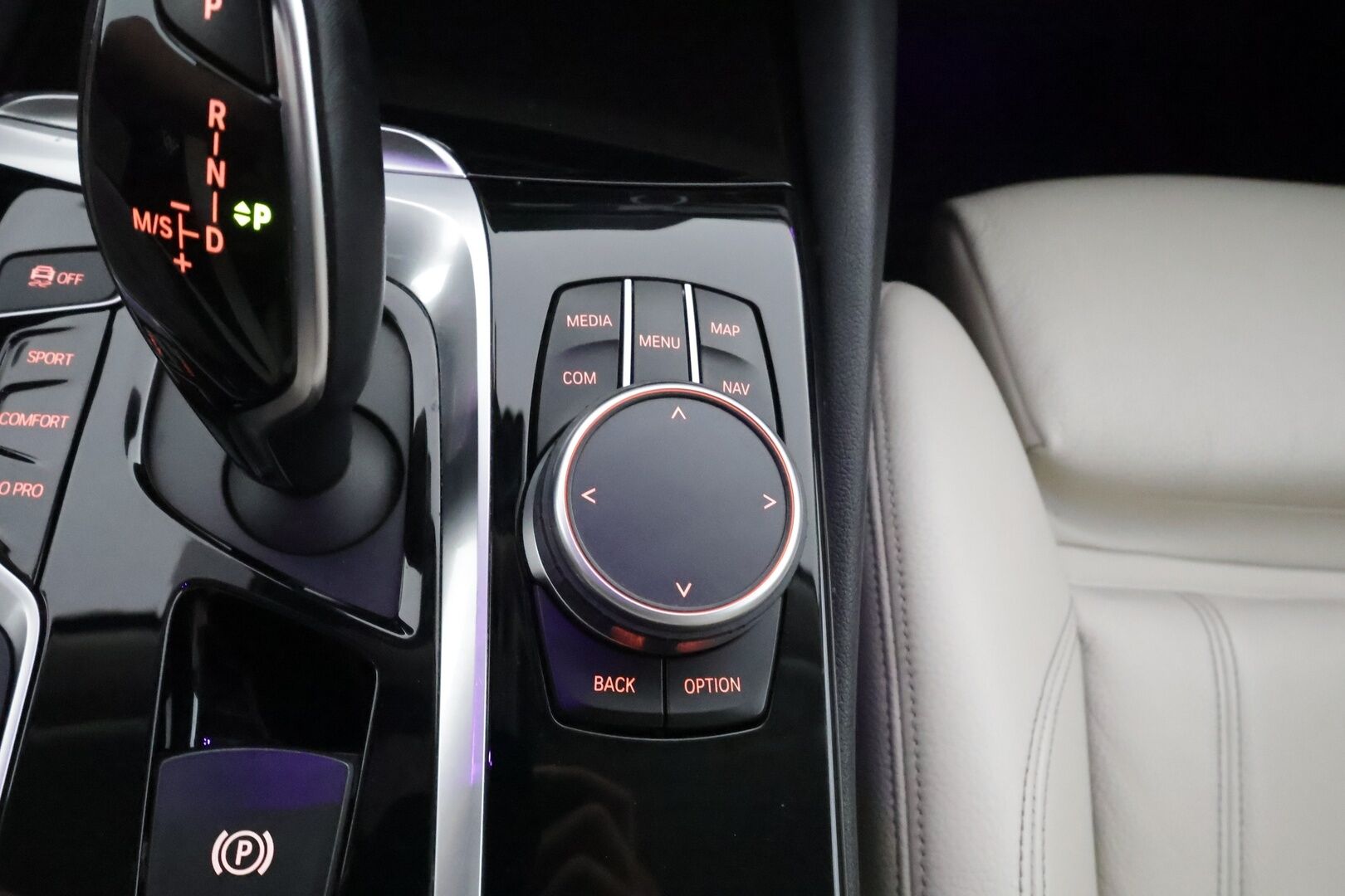 BMW 530 2017 G30 Sedan 530e A iPerformance Launch Edition Sport - | ACC | Sporttinahat | Adapt. LED | DAP | HiFi | Ambient Light | P.kamera | Sähk. takaluukku | Lämm. ratti | 2x renkaat aluin | Suomiauto | 