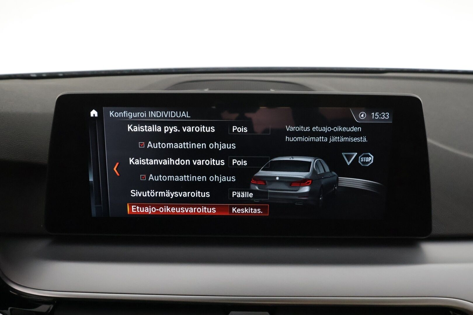 BMW 520 2017 G30 Sedan 520d A xDrive Business Comfort * ACC / LED / Sporttinahat / Kattoluukku / P.Kamera / Osasähköt * - Merkkihuollettu / Suomi-auto / Kahdet renkaat