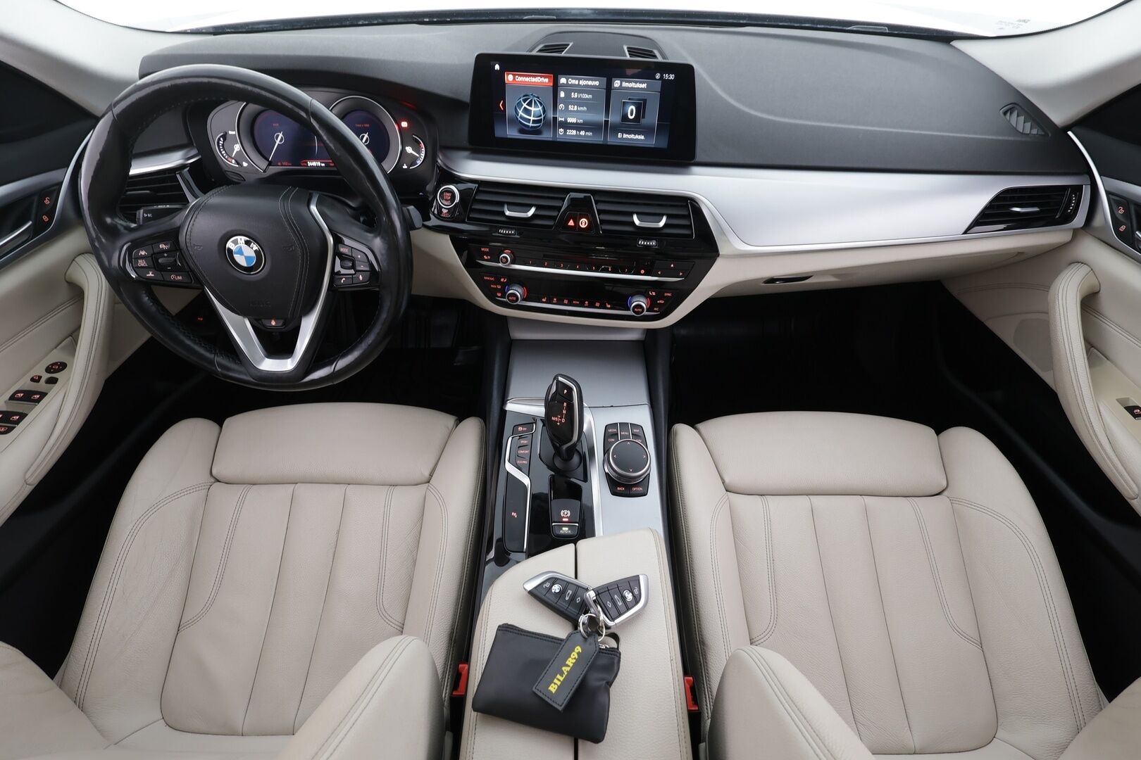 BMW 520 2017 G30 Sedan 520d A xDrive Business Comfort * ACC / LED / Sporttinahat / Kattoluukku / P.Kamera / Osasähköt * - Merkkihuollettu / Suomi-auto / Kahdet renkaat